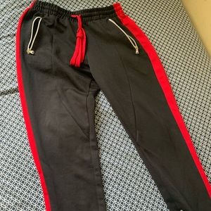 Jogger with zip on each sides fits 34-36 
Med